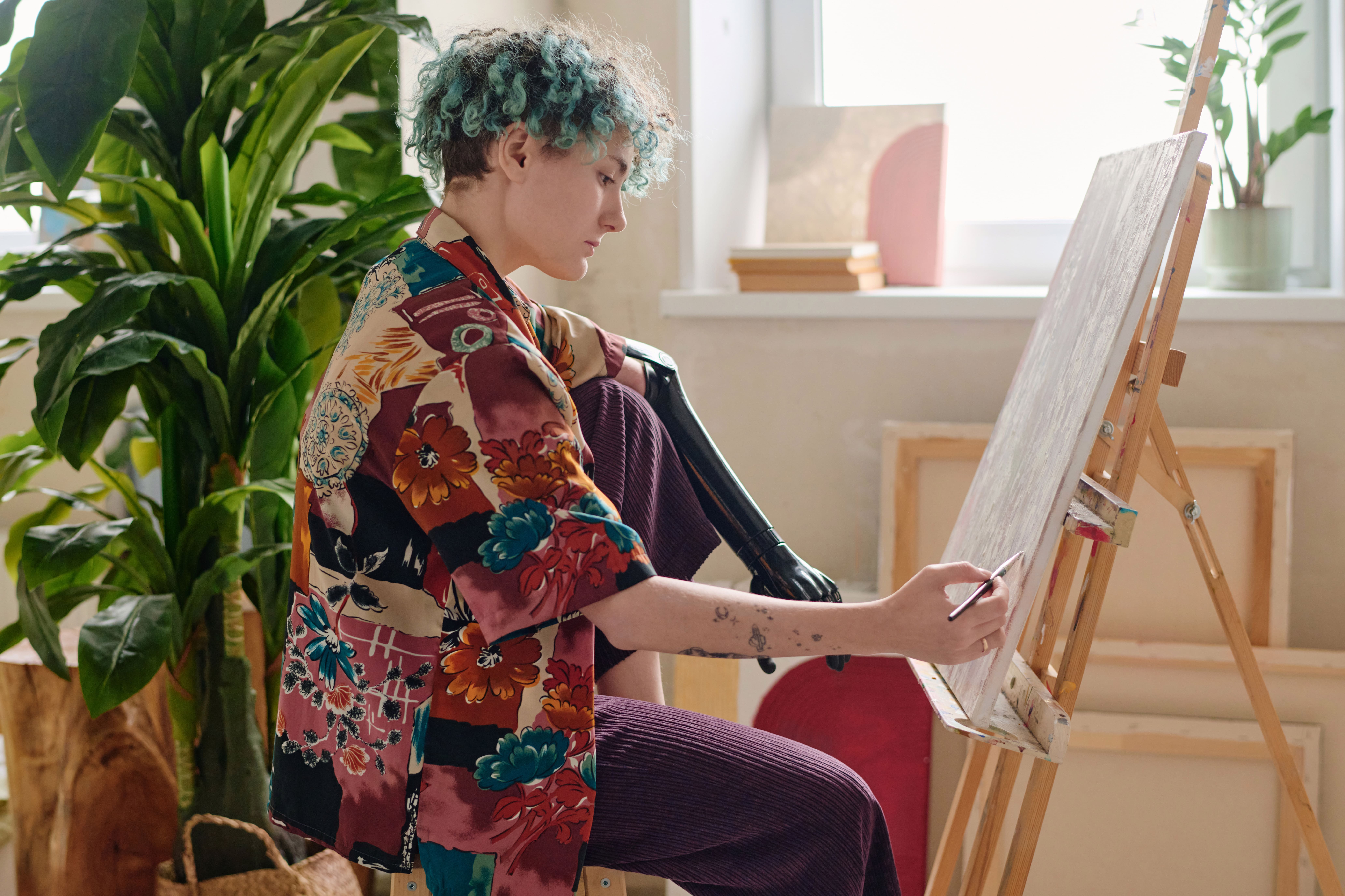 Composición visual de collages, bocetos y referencias artísticas, resaltando influencias en el arte contemporáneo reciente